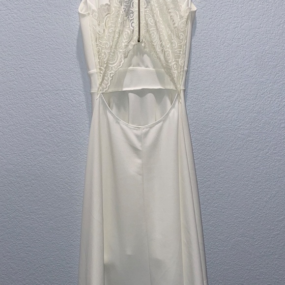 White Windsor lace back dress - Picture 2 of 6